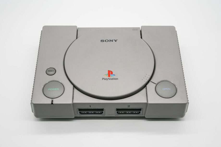 Playstation completa 20 anos como ícone da cultura pop - Jornal O